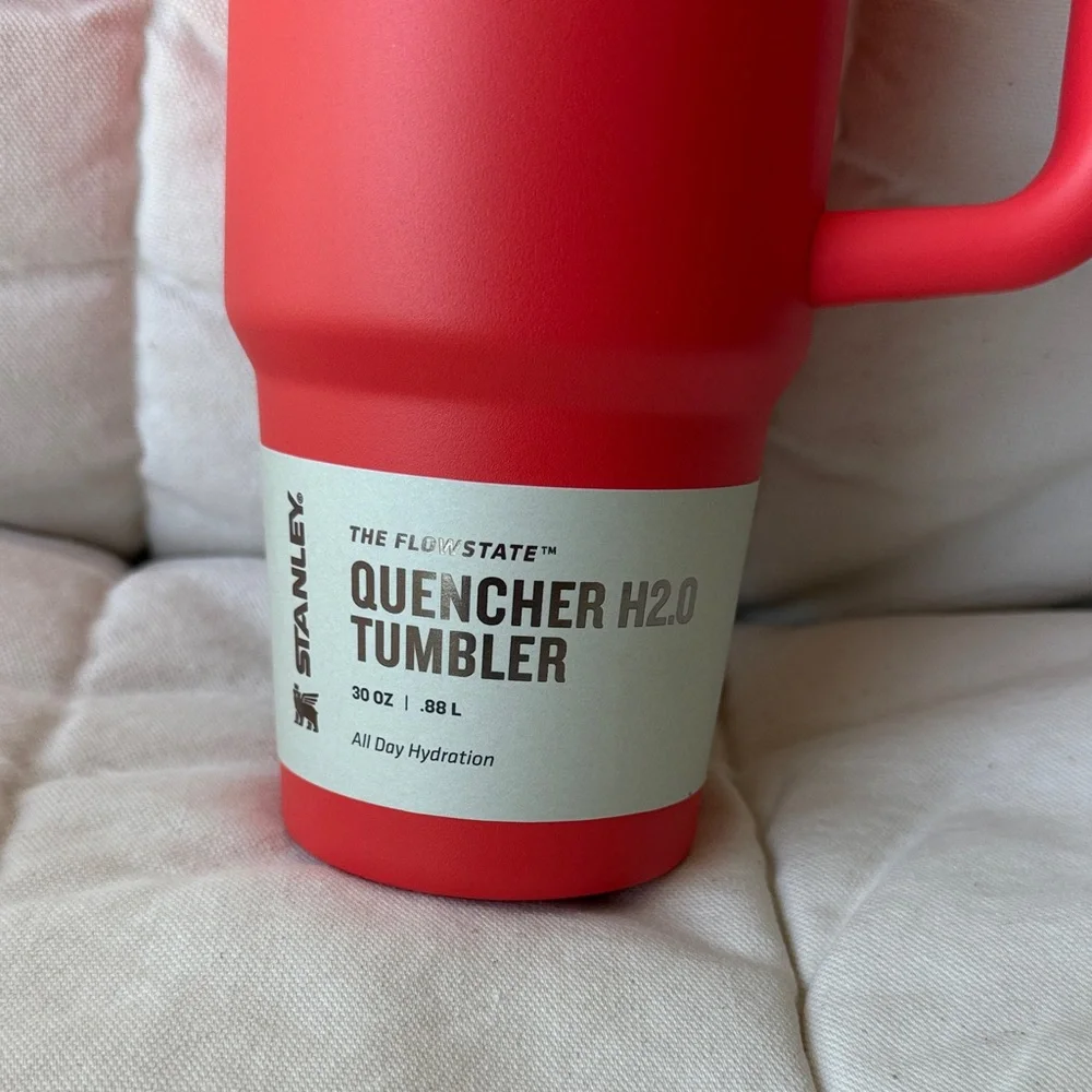 Stanley Insulated Tumbler with Handle and White Lid - Picture 2 of 5